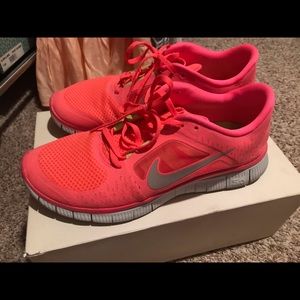 Women’s Nike free size 11.5 coral pink